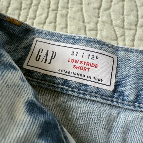 Gap Blue Jean Low Stride Short Denim Distressed Raw Hem Light Wash Size 12 - Picture 5 of 7